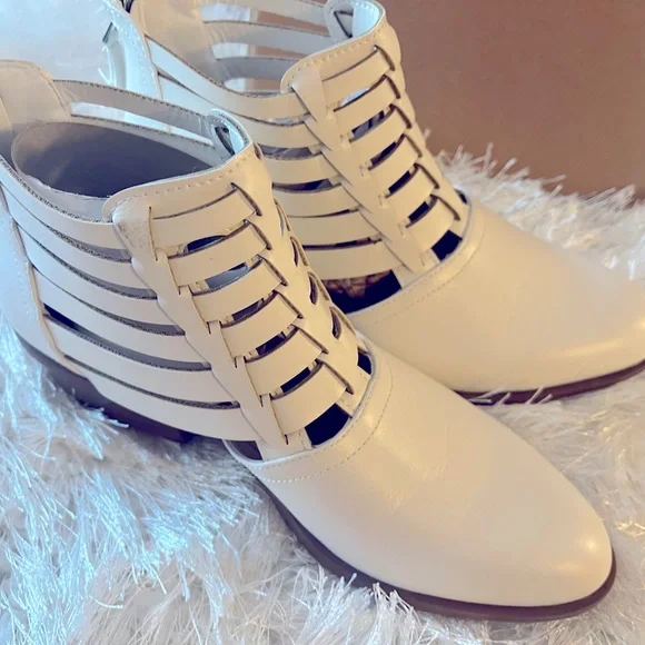 White Cut Out Booties, New Size 8.5 Heel 1.5 - Picture 4 of 6